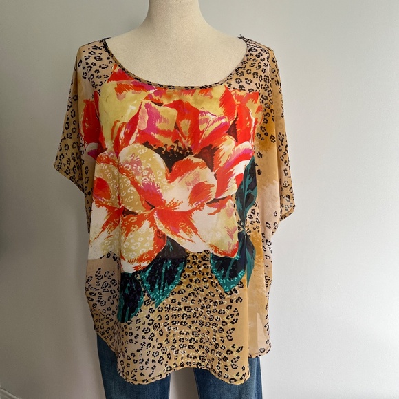 Unique Spectrum - Light Floral and Print animal Short Sleeves Shirt - Picture 1 of 6